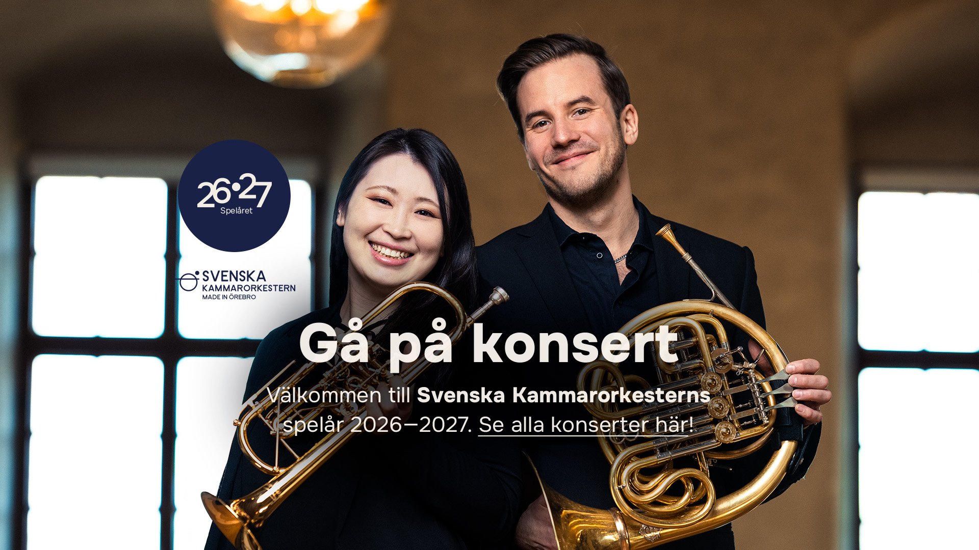 Porträtt på två musiker ur Svenska Kammarorkestern som ler mot kameran.
